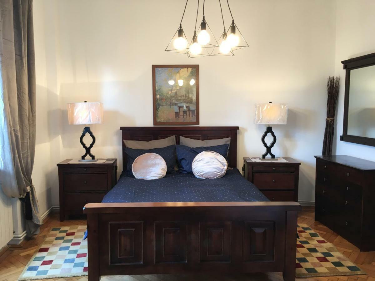 Vintage Apartment