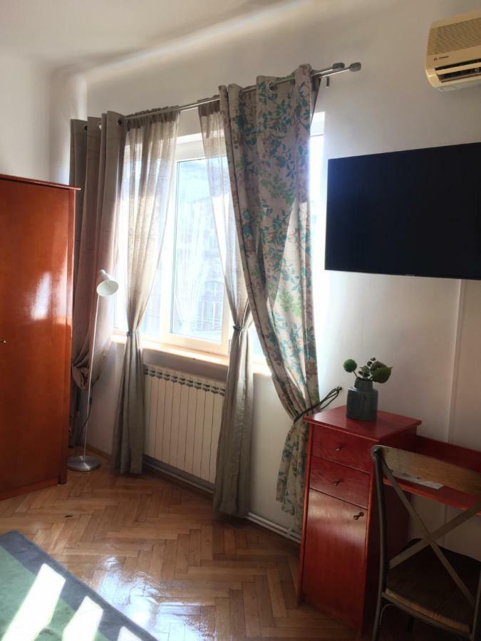 Vintage Apartment *